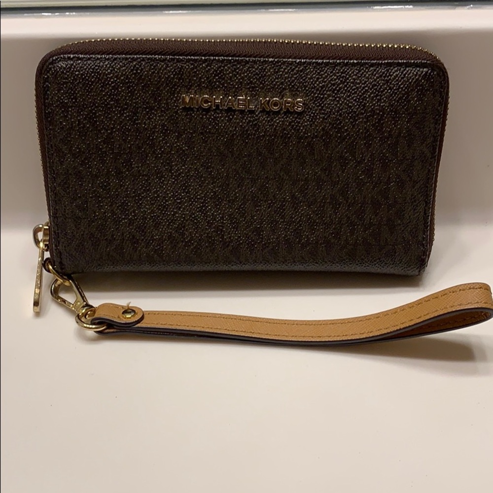 MK Michael Kors iPhone Signature Wristlet